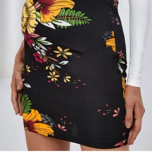 Maternity Floral Print Adjustable Waist Bodycon Skirt - Picture 4 of 7
